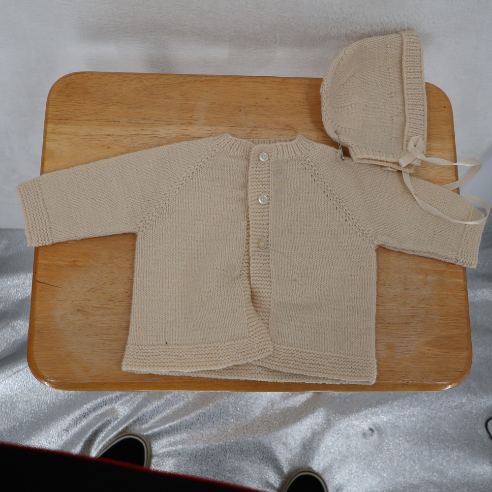 Handmade Knit Cardigan Bonnet Set Baby Unisex Size 0-3M Cream Heirloom Heritage - Picture 3 of 6